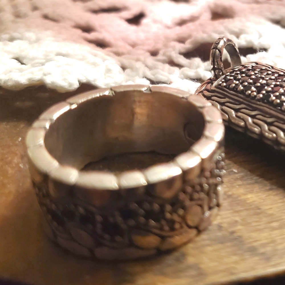 Size 10 mens John Hardy ring. 925 silver with black  Sapphires